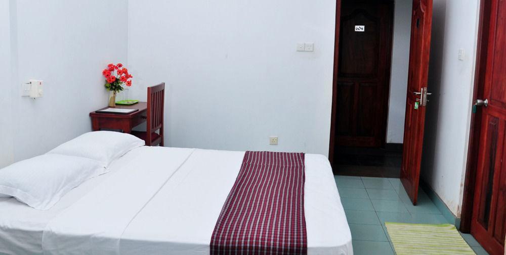 Oyo 290 Night Station Hotel Panadura Esterno foto