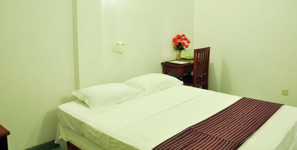Oyo 290 Night Station Hotel Panadura Esterno foto