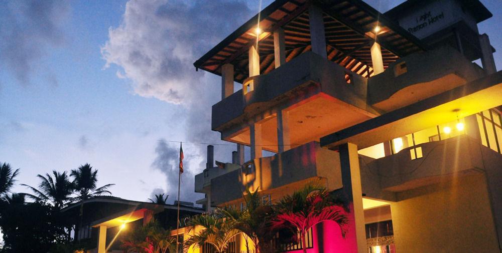 Oyo 290 Night Station Hotel Panadura Esterno foto