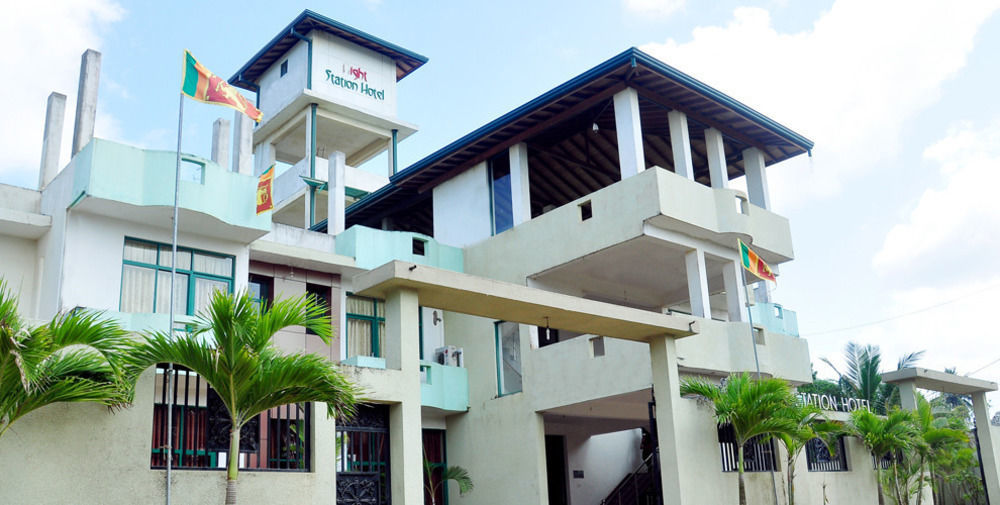 Oyo 290 Night Station Hotel Panadura Esterno foto