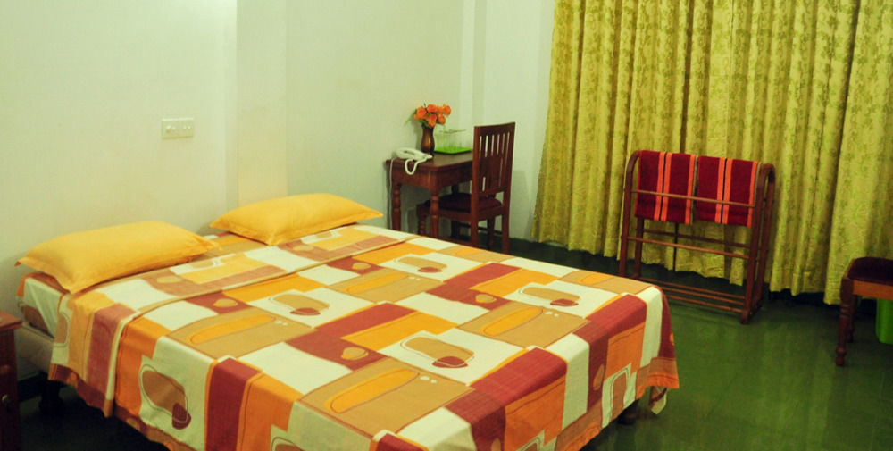 Oyo 290 Night Station Hotel Panadura Esterno foto