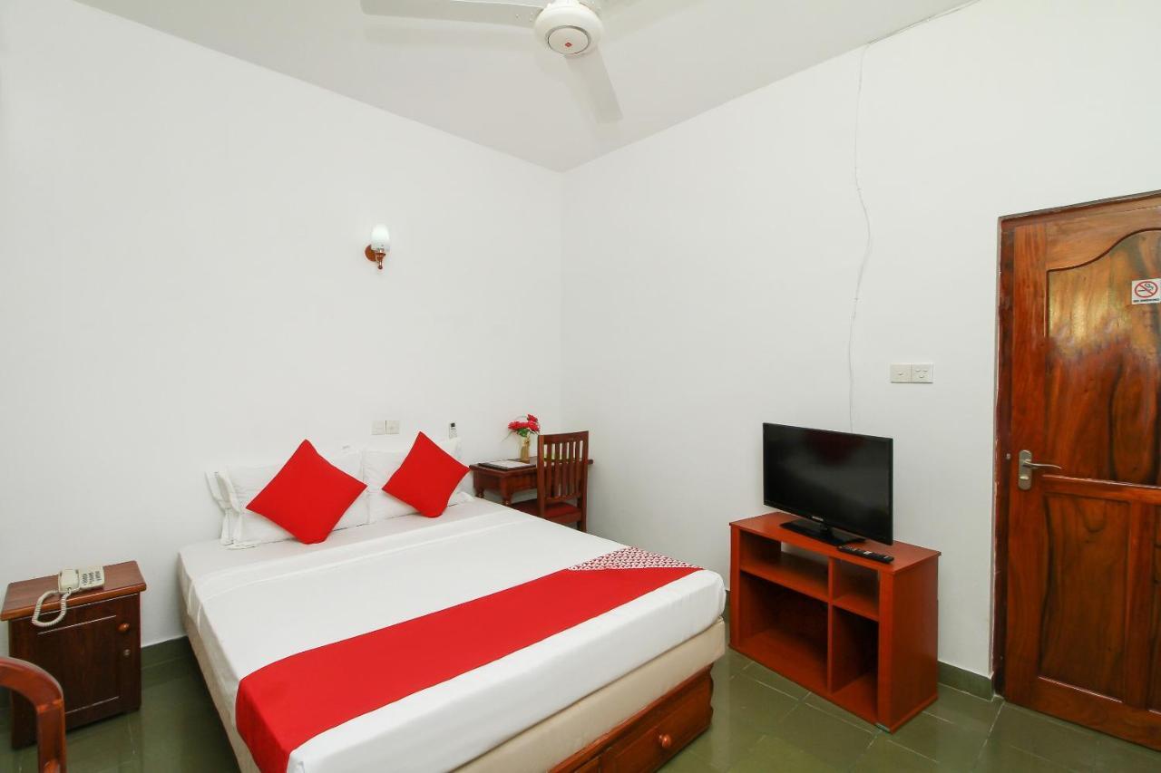 Oyo 290 Night Station Hotel Panadura Esterno foto