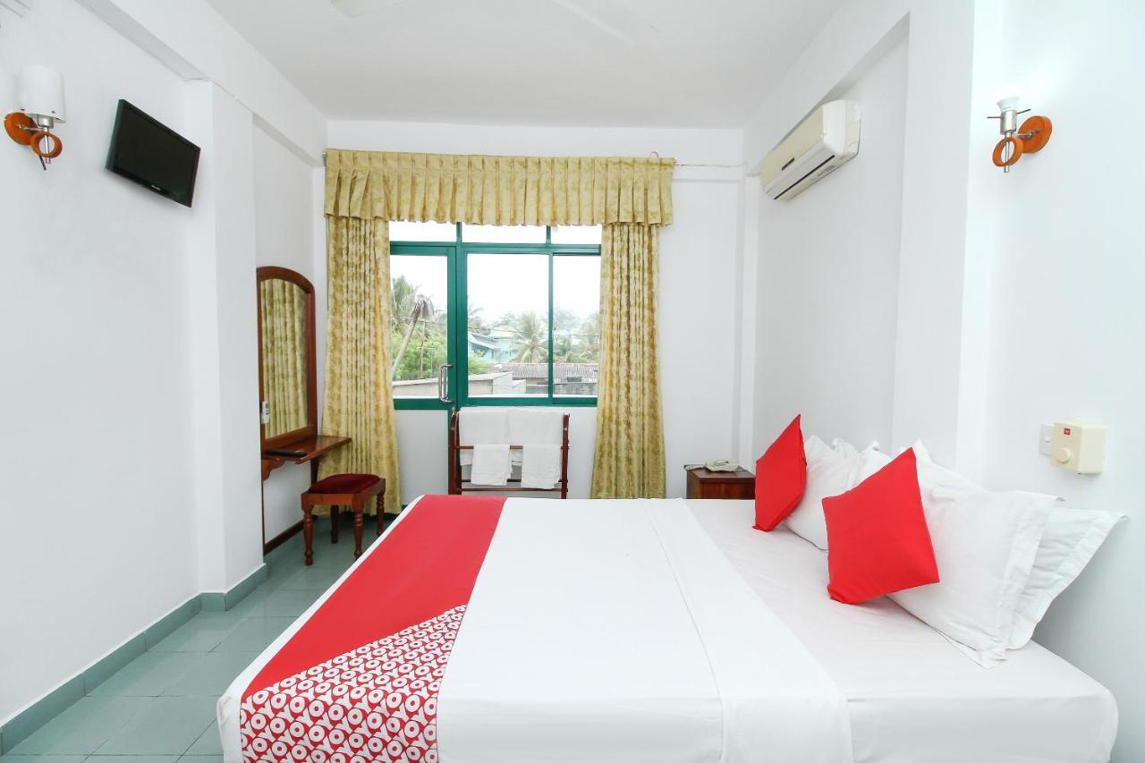 Oyo 290 Night Station Hotel Panadura Esterno foto