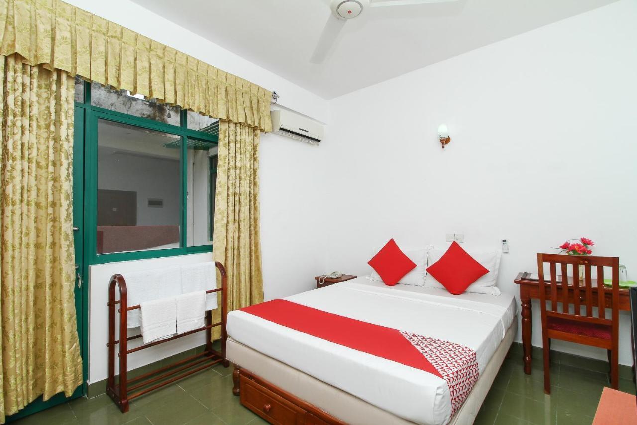 Oyo 290 Night Station Hotel Panadura Esterno foto