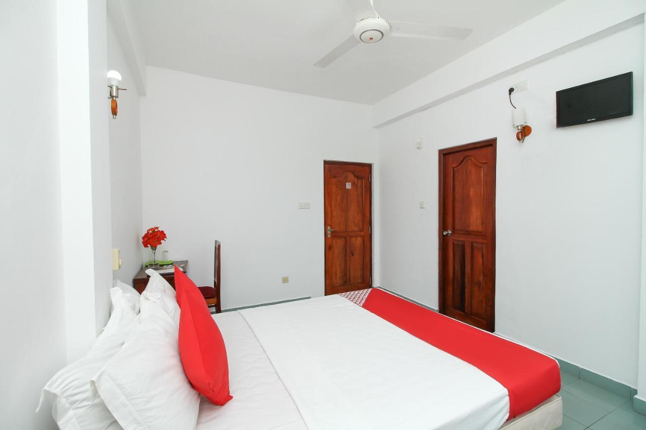 Oyo 290 Night Station Hotel Panadura Esterno foto