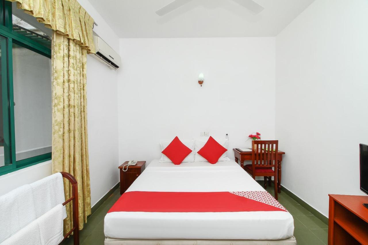 Oyo 290 Night Station Hotel Panadura Esterno foto