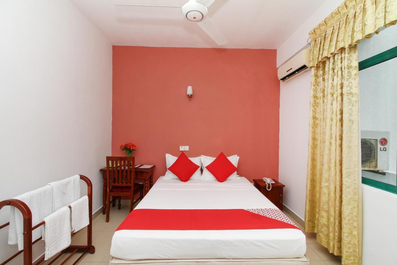 Oyo 290 Night Station Hotel Panadura Esterno foto