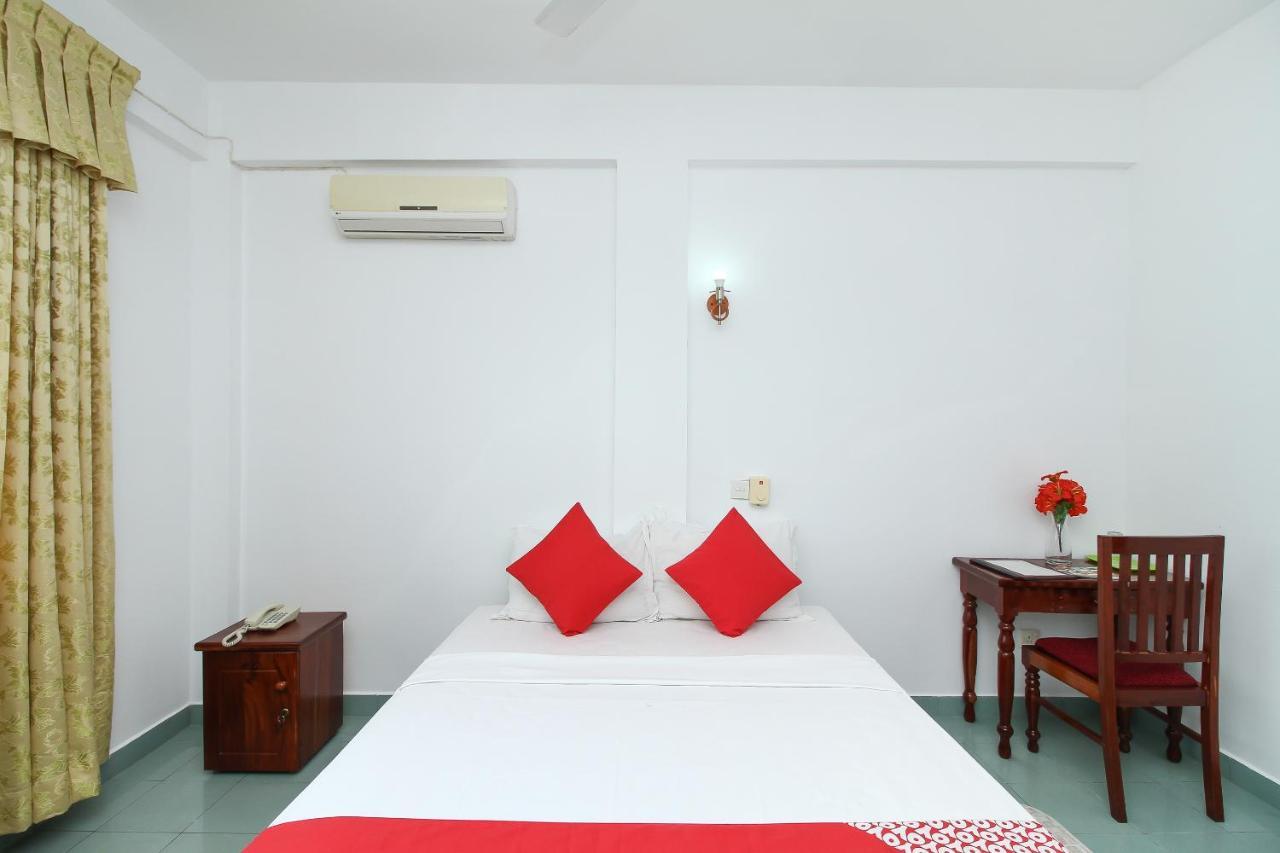Oyo 290 Night Station Hotel Panadura Esterno foto